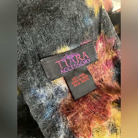 Lightweight wool scarf, floral design - Picture 4 of 4